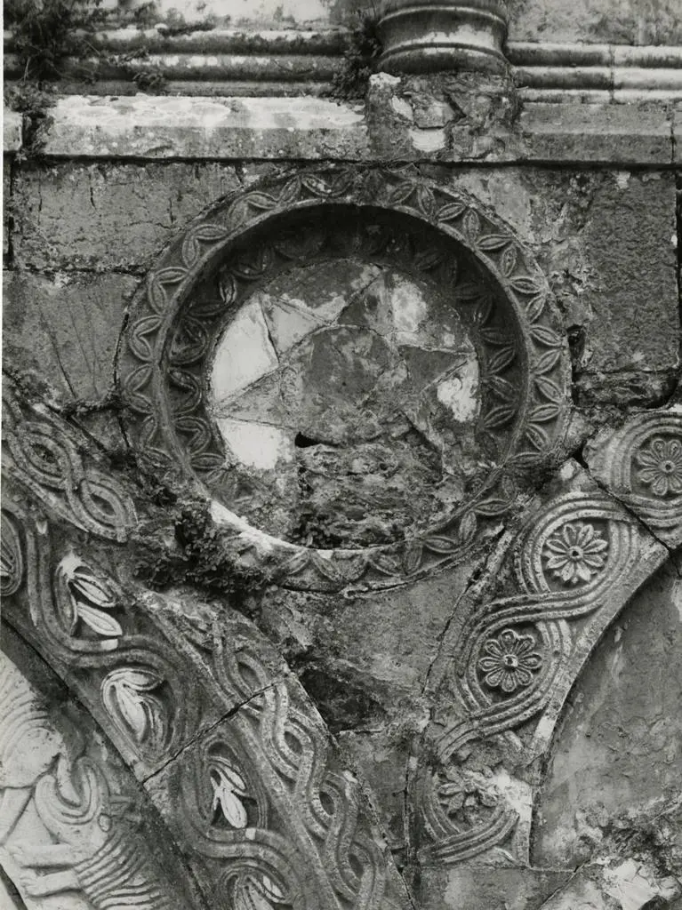 Università di Pisa. Dipartimento di Storia delle Arti , S. Cassiano di Controne (Lucca), facciata, I ordine, partic.