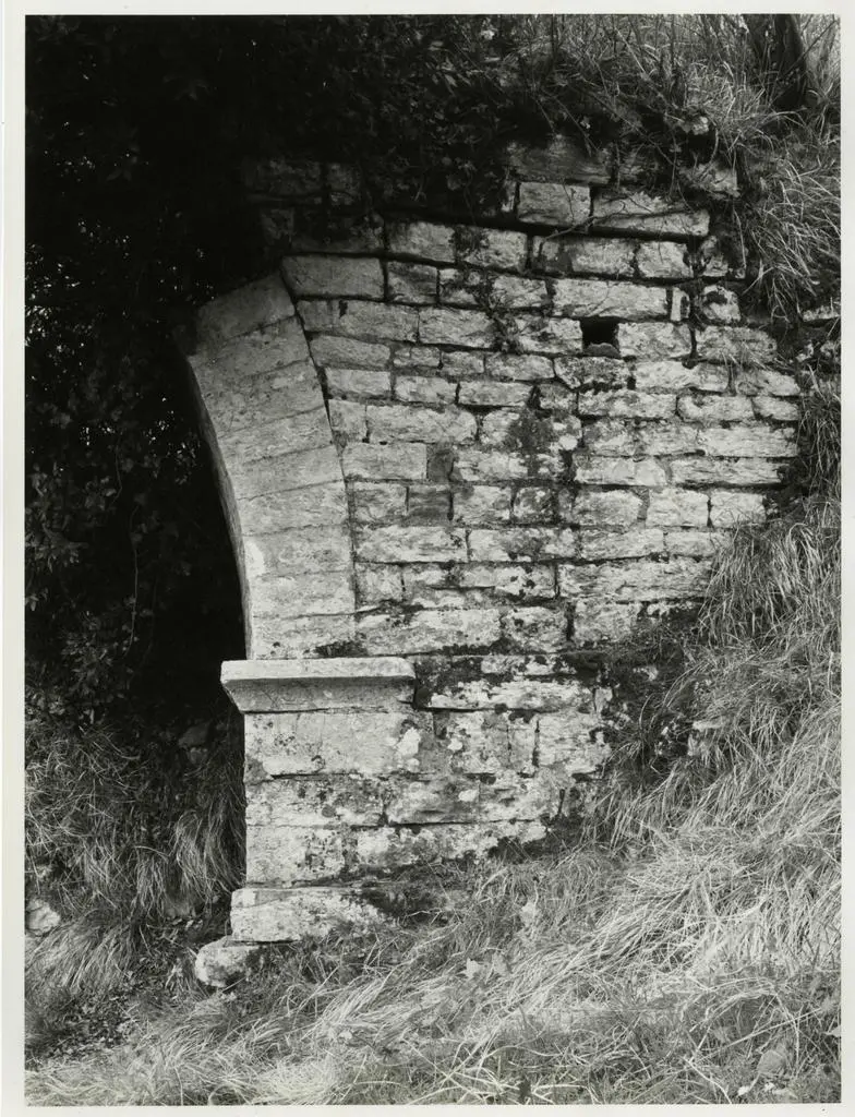 Universit&agrave; di Pisa. Dipartimento di Storia delle Arti , Lucca. S. Martino in Greppo. Resti di arco sotto la chiesa in corrispondenza del vecchio tracciato stradale