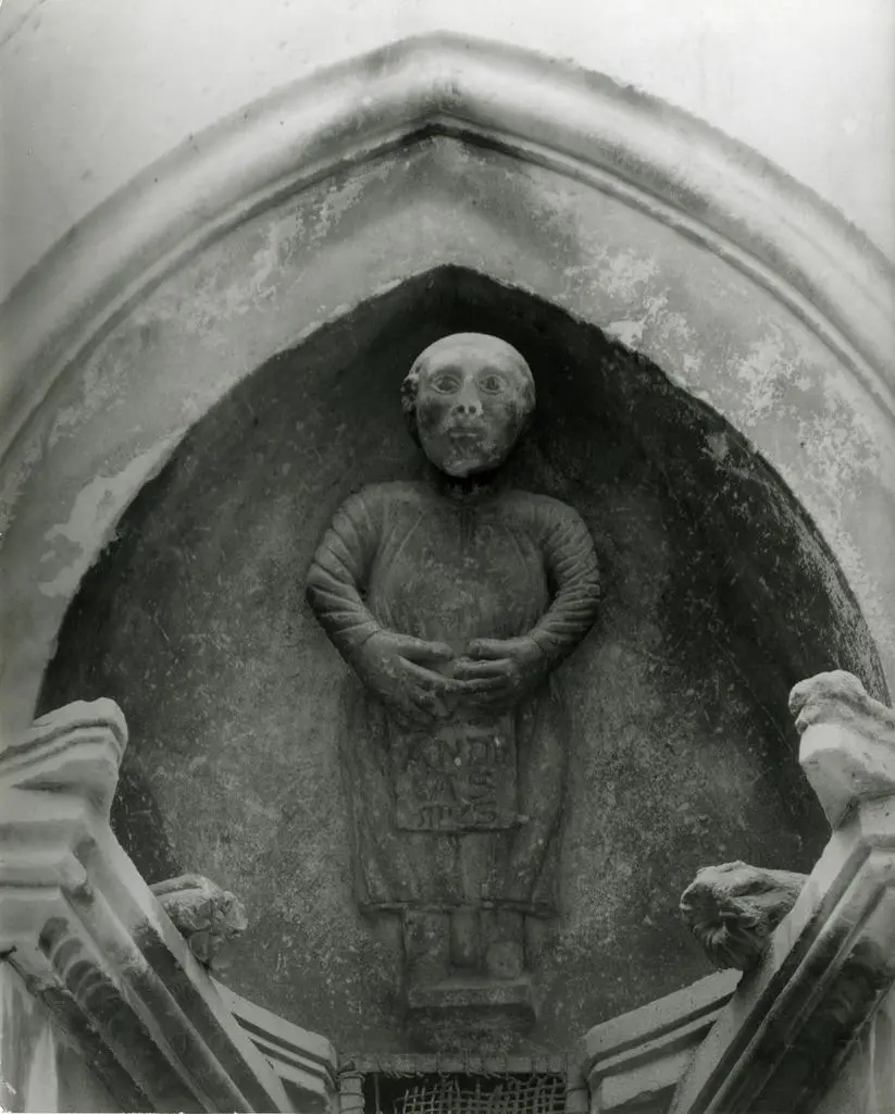 Colombo C. ; Gasperini M. , Ogiva absidale con Sant'Andrea apostolo nel Duomo di Carrara