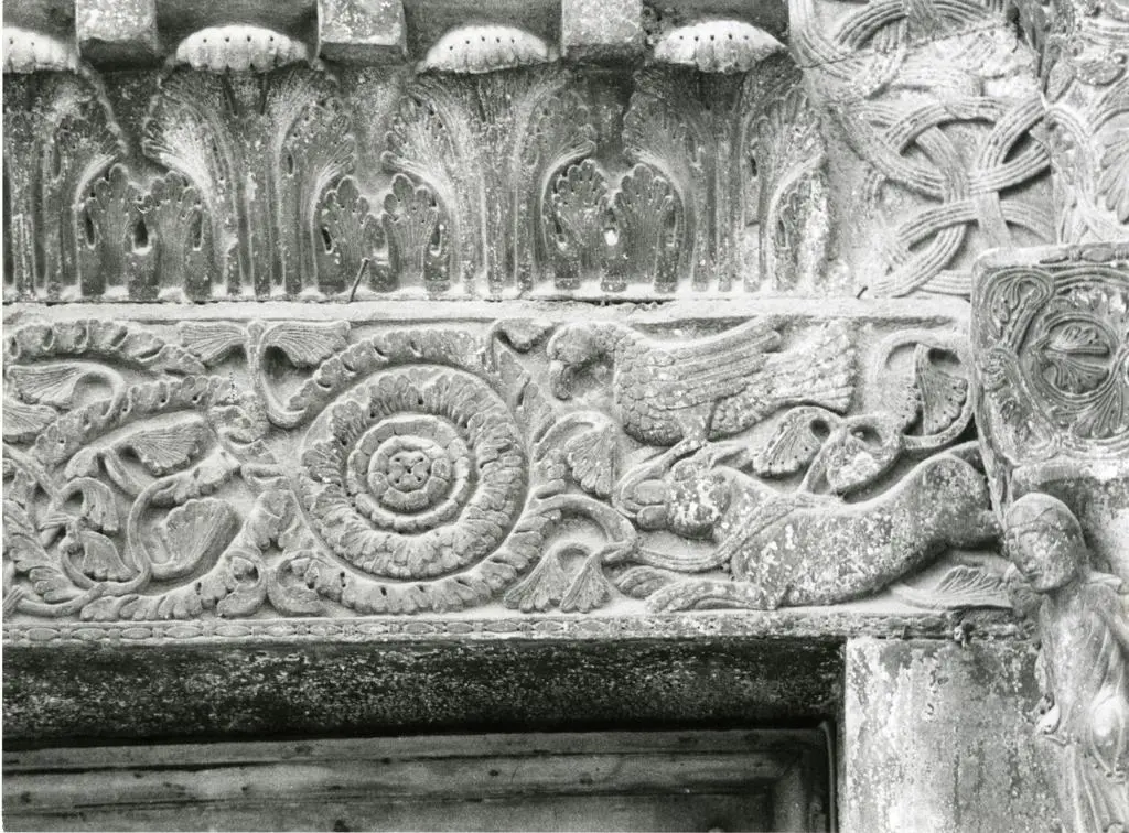 Anonimo , Architrave del portale principale del Duomo di Carrara, particolare