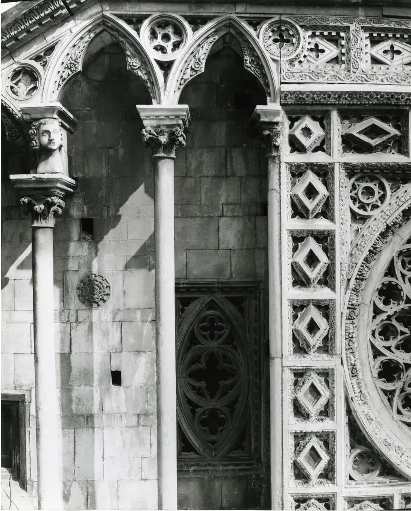 Anonimo, maniera , Elementi decorativi architettonici, Protomi umane