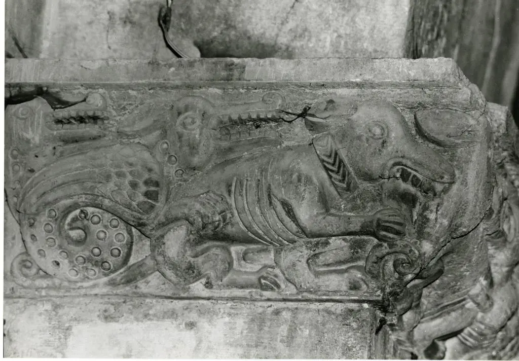 Anonimo , Particolare capitello del pilastro sinistro del presbiterio