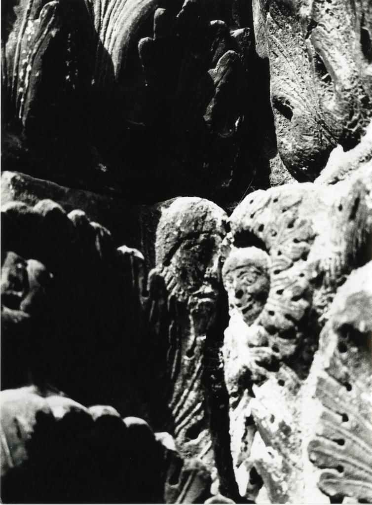 Gasperini M./ Colombo C. , Capitello sinistro del portale principale del Duomo di Carrara, particolare