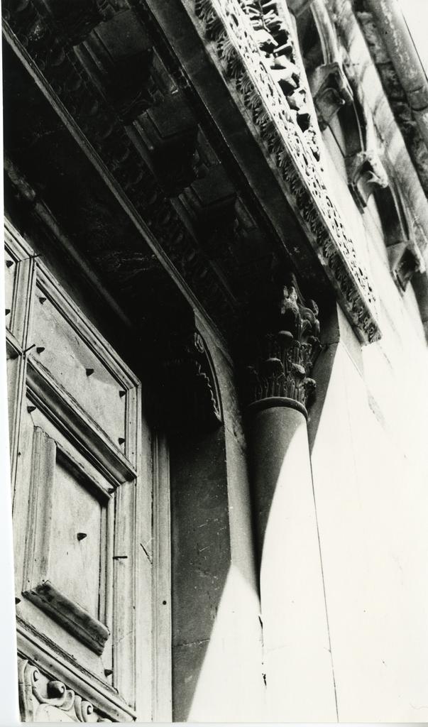 Anonimo , Porta di S. Giovanni del Duomo di Carrara, particolare