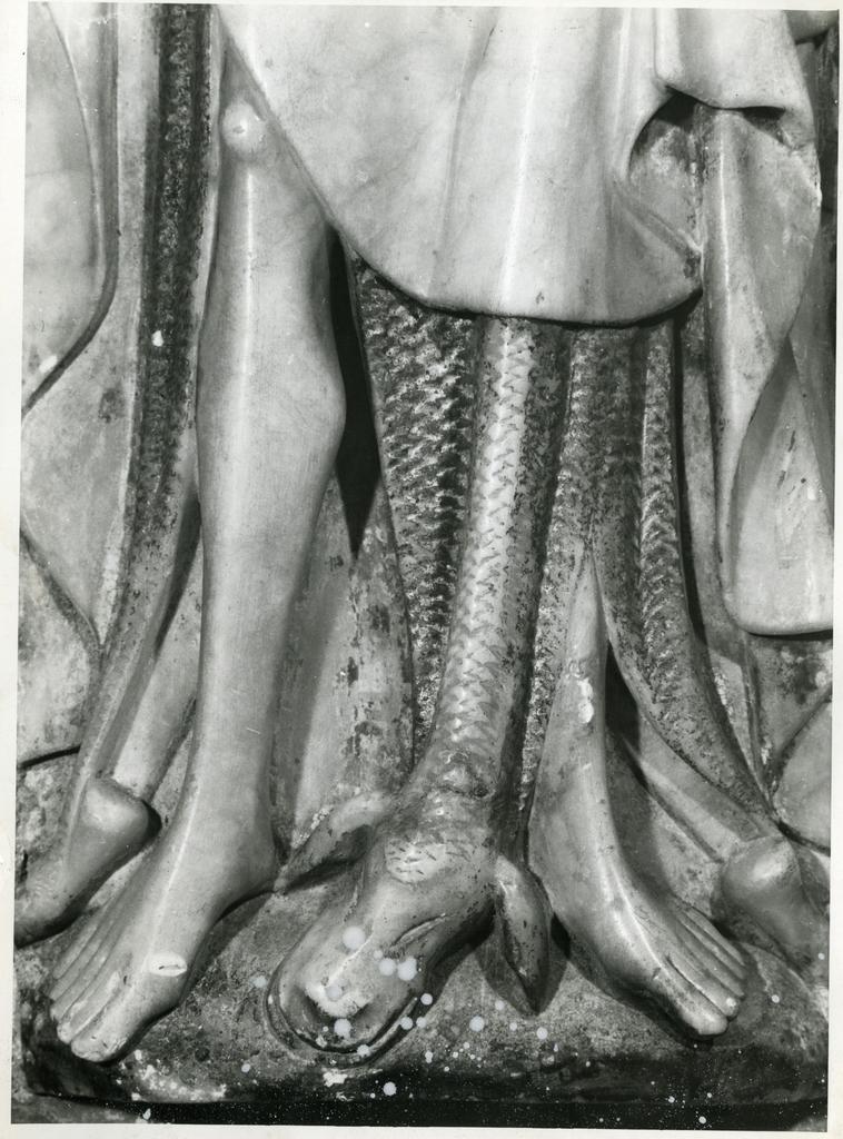 Anonimo , Anonimo inglese - sec. XIV - San Giovanni Battista con l'agnello. Particolare arti inferiori e serpente