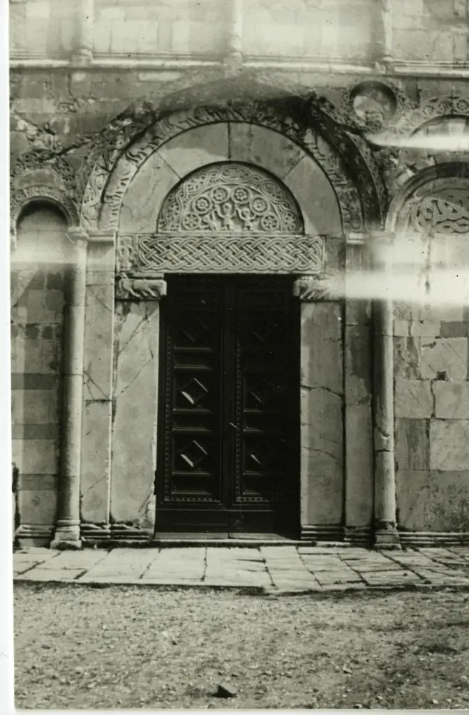 Anonimo , Anonimo toscano - sec. XI/ XII - Portale, Mos&egrave; riporta la vittoria sugli amalechiti