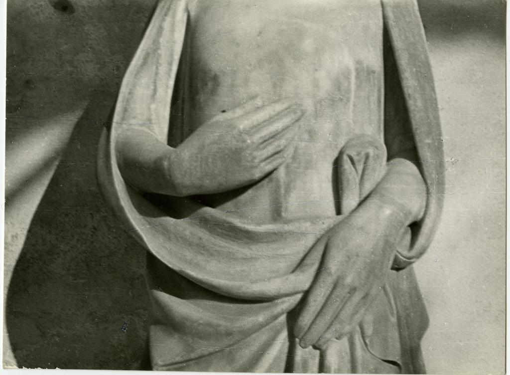Anonimo , Anonimo pisano - sec. XIV - Maria Vergine annunciata. Particolare delle mani