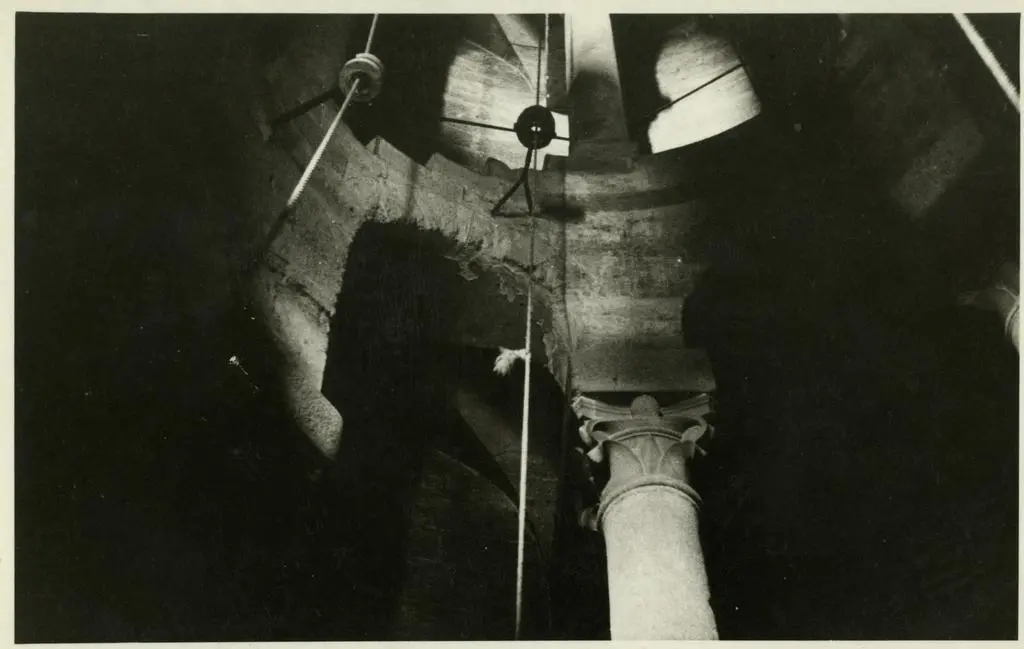 Anonimo , Anonimo toscano - sec. XII/ XIII - capitelli di colonna, scala e volte a crociera