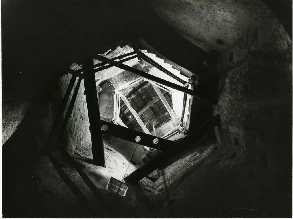 Anonimo , Anonimo toscano - sec. XII/ XIII - campanile, interno