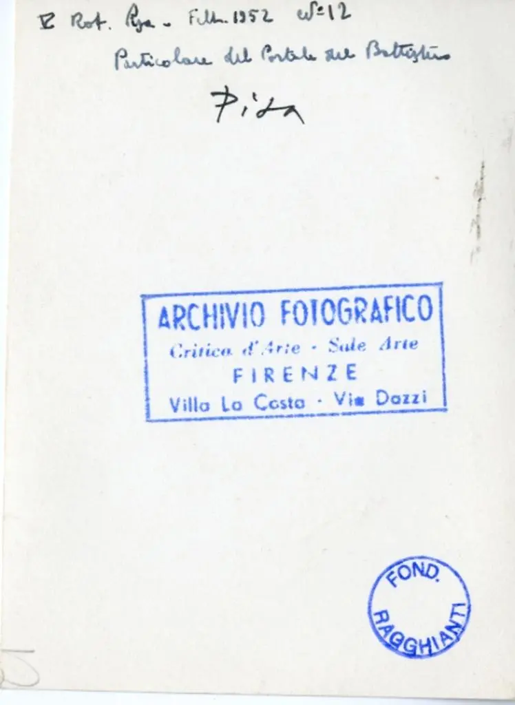 Anonimo , Particolare del portale del Battistero. Pisa