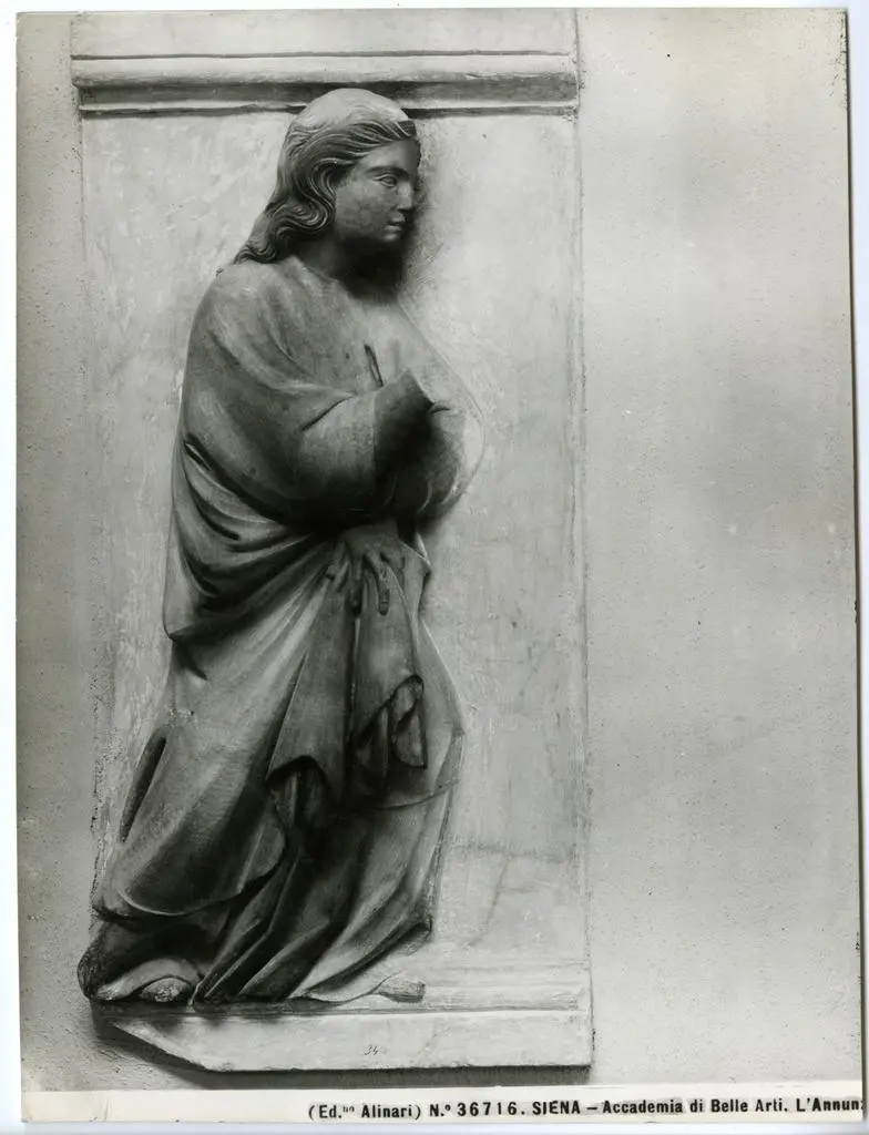 Alinari, Fratelli , Siena - Accademia di Belle Arti. L'Annunz[iazione. (Scultura Senese, XIV Sec.).]