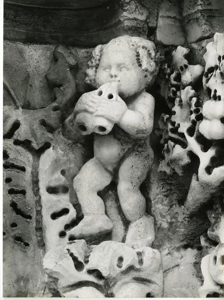 Anonimo toscano sec. XIV , Putto che suona il flauto