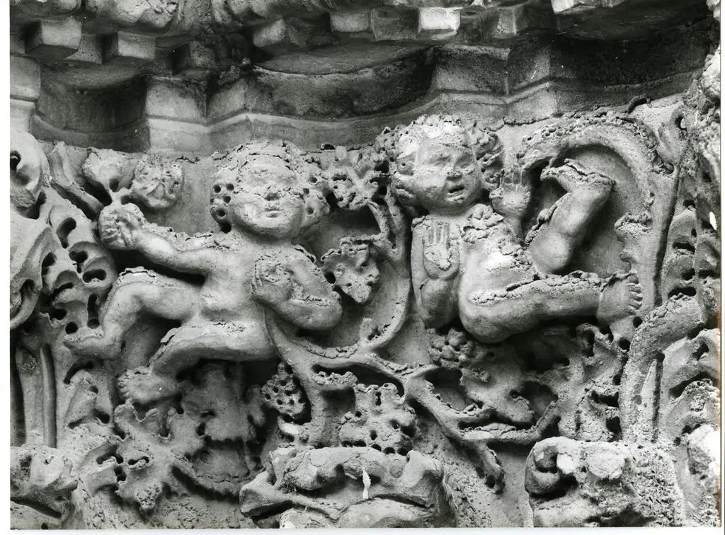 Anonimo toscano sec. XIV , Motivi decorativi vegetali con putti