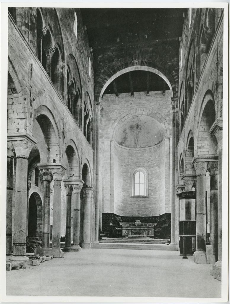 Anonimo , Architetto pugliese, 1098 sgg.: Trani, Cattedrale, interno