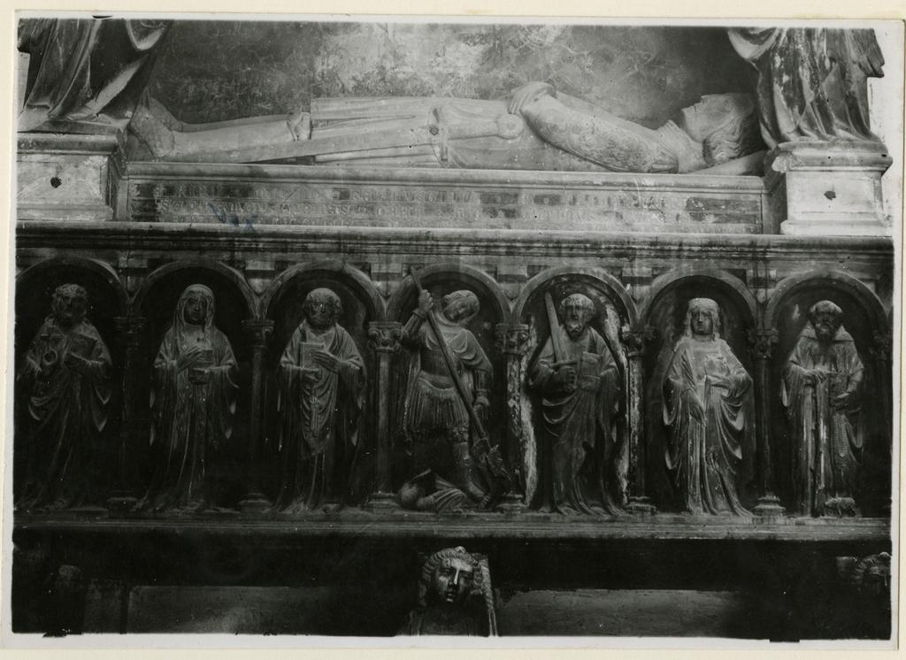 Anonimo , Altomonte (Cosenza) Particolare del basamento della tomba marmorea del Conte Filippo II di Sangineto nella chiesa di S. Maria della Consolazione