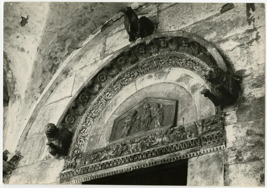 Ente di Promozione Turistica di Caserta , Sessa Aurunca, Duomo - Portale mediano - particolare