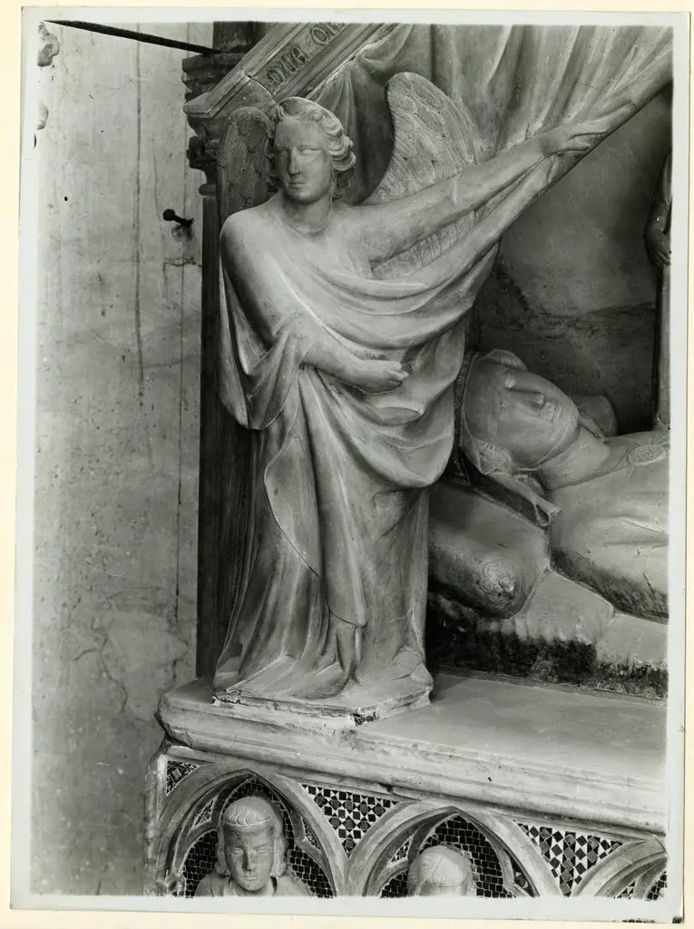 Fototeca della Soprintendenza speciale per il patrimonio storico, artistico ed etnoantropologico e per il Polo museale della citt&agrave; di Napoli , Napoli, S. Maria Donnaregina - Tomba di Maria d'Ungheria