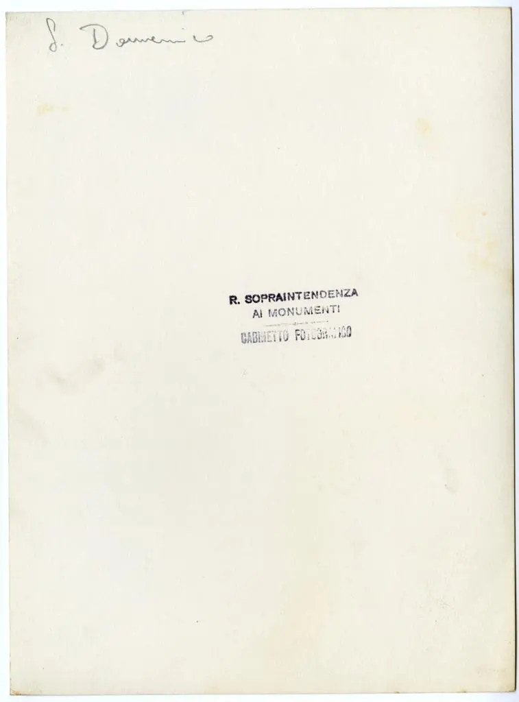Fototeca della Soprintendenza speciale per il patrimonio storico, artistico ed etnoantropologico e per il Polo museale della citt&agrave; di Napoli , Tino di Camaino - bottega - sec. XIV - Monumento funebre di Cristoforo e Tommaso d'Aquino, particolare dell'Angelo