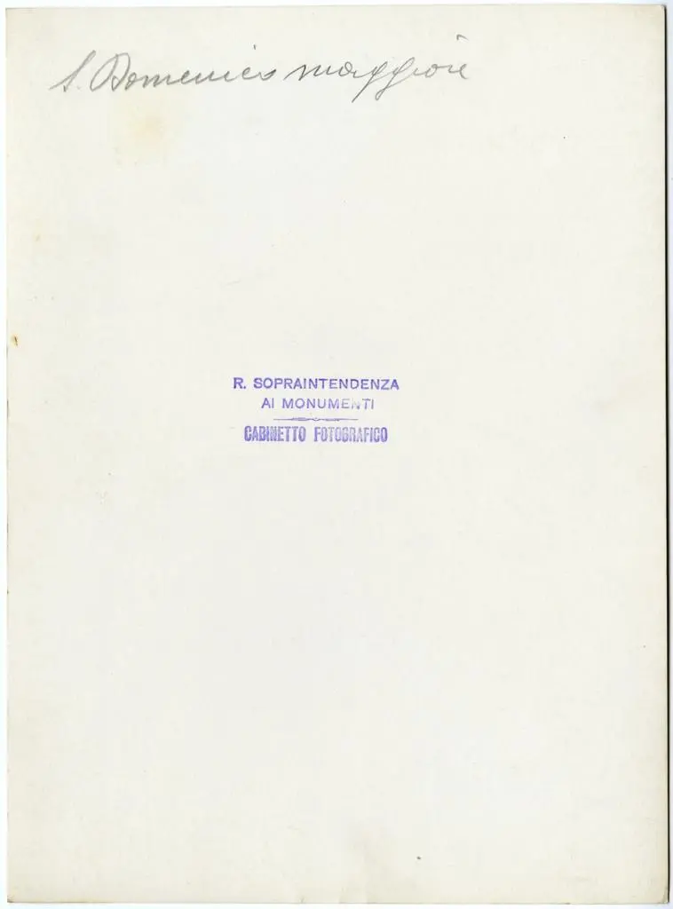 Fototeca della Soprintendenza speciale per il patrimonio storico, artistico ed etnoantropologico e per il Polo museale della citt&agrave; di Napoli , Tino di Camaino - bottega - sec. XIV - Monumento funebre di Cristoforo e Tommaso d'Aquino, particolare dell'Angelo