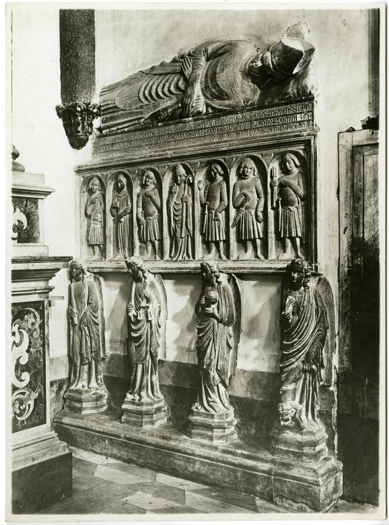 Tino di Camaino, seguace , Virtù, Ritratto funebre di Bartolomeo Brancaccio, Santo vescovo benedicente, Cavalieri
