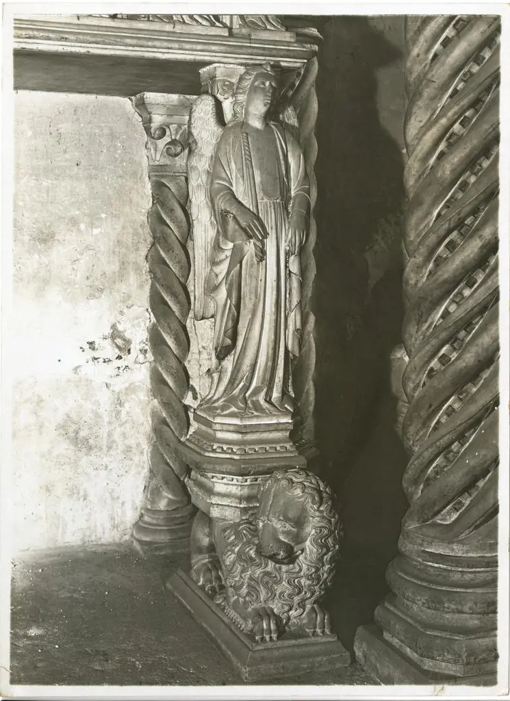 Anonimo napoletano sec. XV , Cariatide, Leone stiloforo