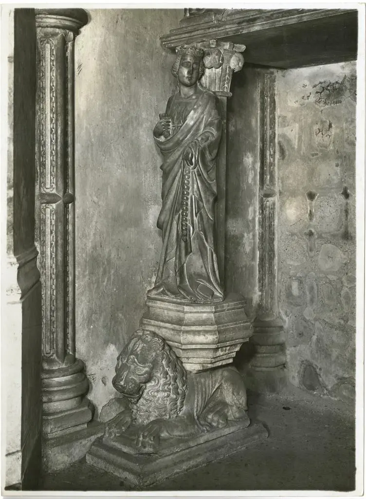 Tino di Camaino, e aiuti , Virt&ugrave;, Cariatide, Leone stiloforo