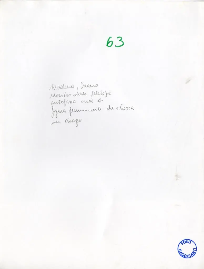 Anonimo , 63. Modena, Duomo. Maestro delle Metope. Anteprima sud 4. figura femminile che strozza un drago