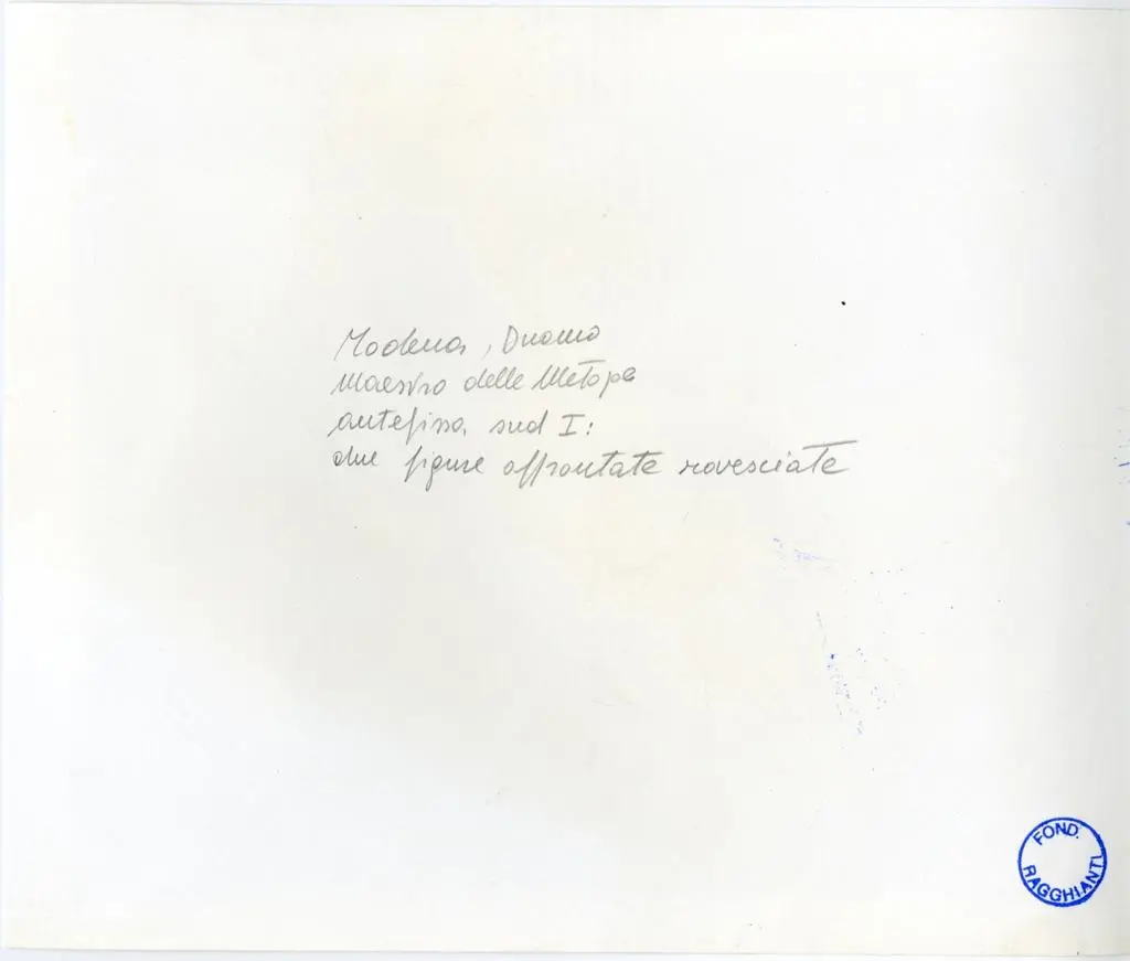 Anonimo , Modena, Duomo. Maestro delle Metope. Anteprima sud I: due figure affrontate rovesciate