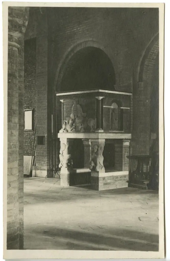 Studio fotografico Orlandini , Pieve di Quarantoli. Pulpito romanico