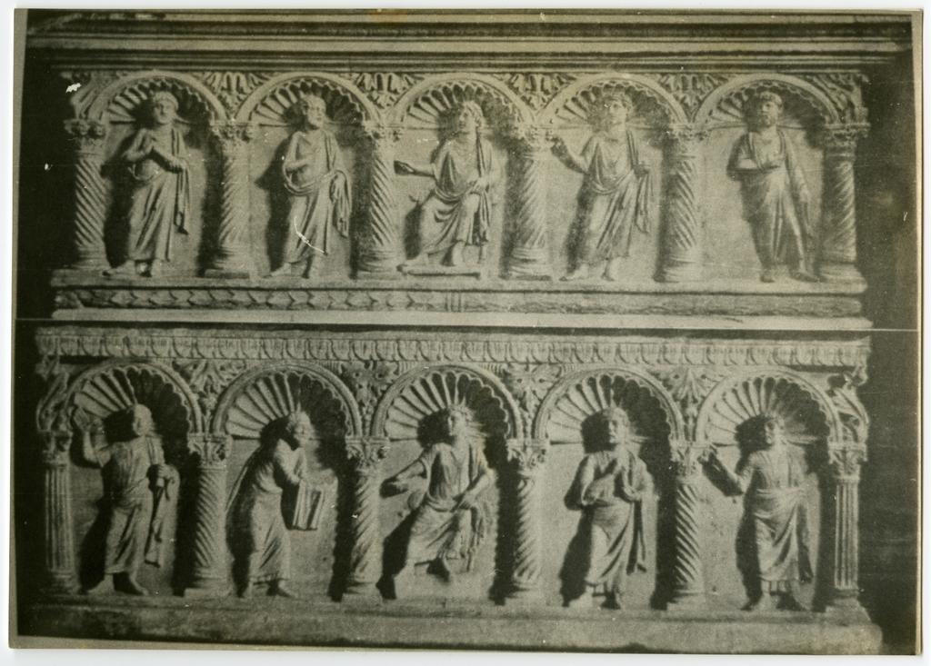 Anonimo , Sarcofago di Liberio; parte anteriore e posteriore. Ravenna, S. Francesco (sec. IV)