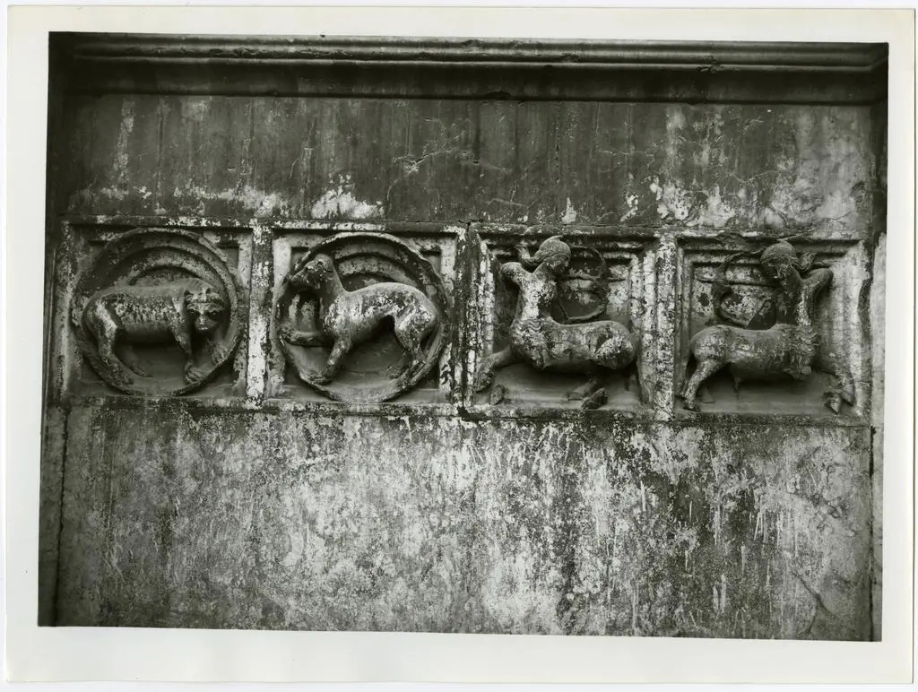 Anonimo , Antelami Benedetto - seguace - sec. XII/ XIII - Tasso; Cane; Centauro