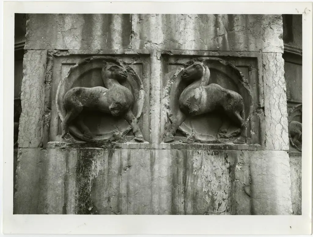 Anonimo , Antelami Benedetto - seguace - sec. XII/ XIII - Dromedari