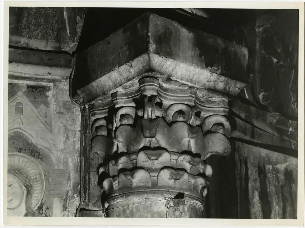 Vaghi, Luigi , Anonimo lombardo - sec. XIII - Capitello con motivi decorativi vegetali