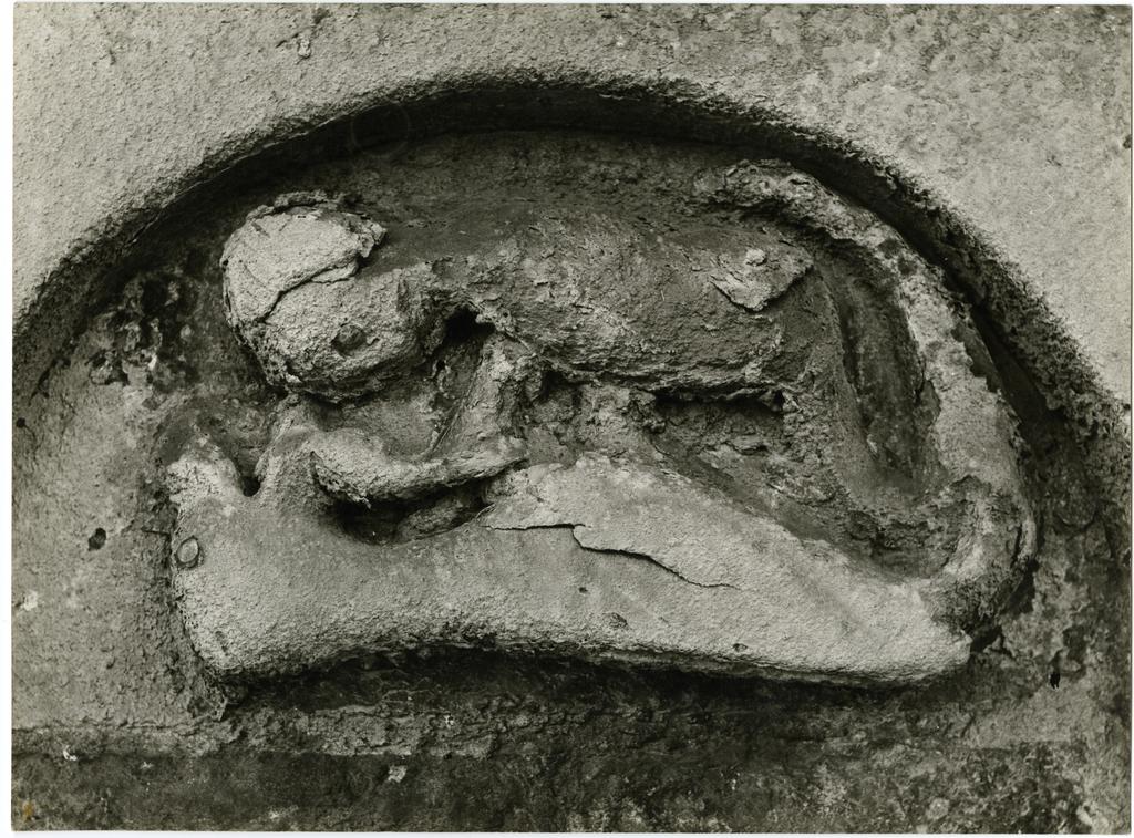 Anonimo sec. XII/ XIII , Figura umana che lotta contro un drago