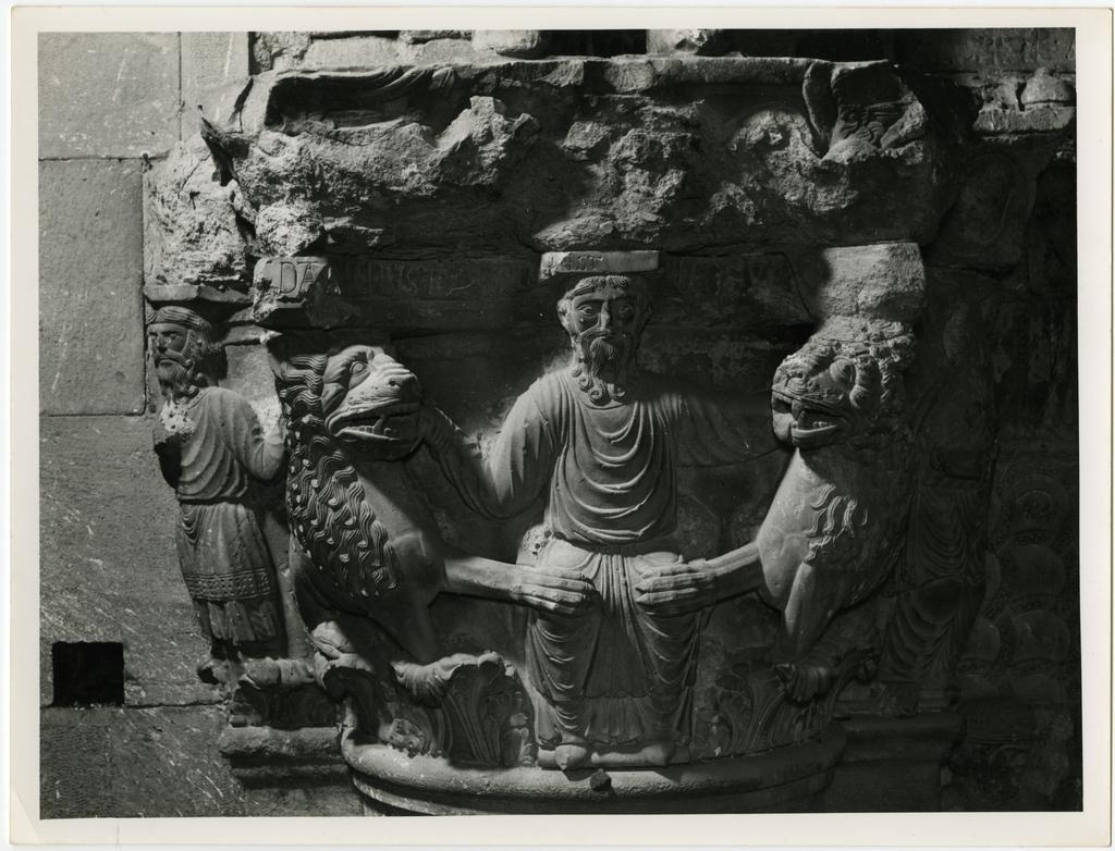 Vaghi, Luigi , Antelami Benedetto - scuola - sec. XIII - Daniele nella fossa dei leoni; Abacuc alimentato dall'angelo