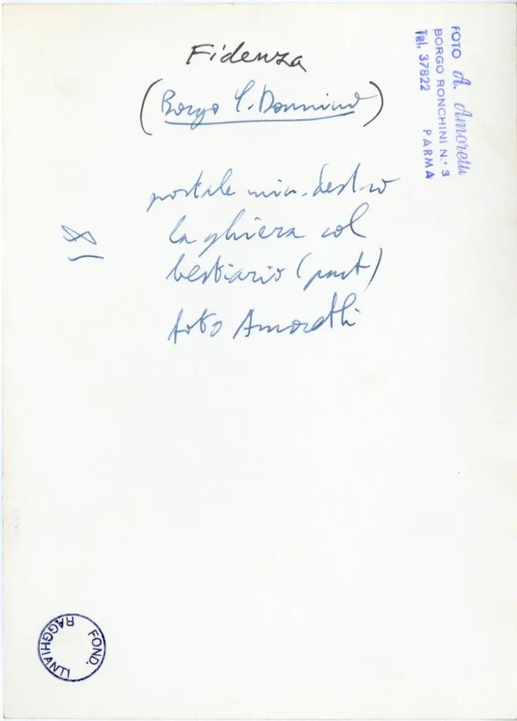 Foto Amoretti , Fidenza (Borgo S. Donnino) Portale min. destro. la ghiera col bestiario (part.) foto Amoretti