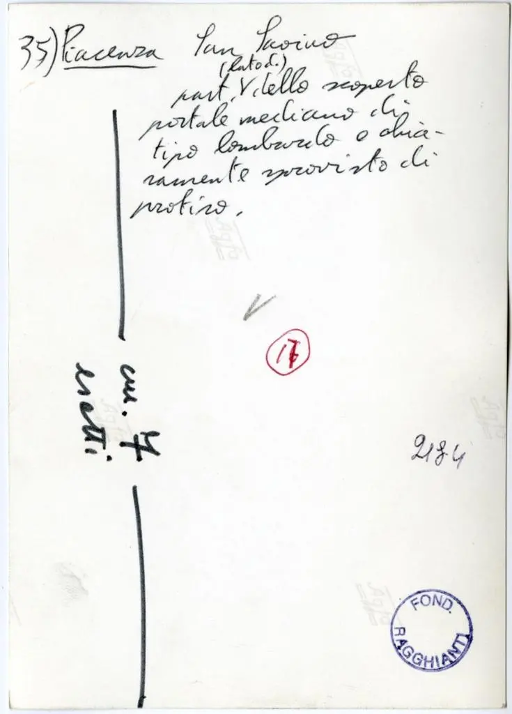 Anonimo , 35) Piacenza San Savino part. (lato d.) dello scoperto portale mediano e di tipo lombardo o chiaramente sprovvisto di protiro