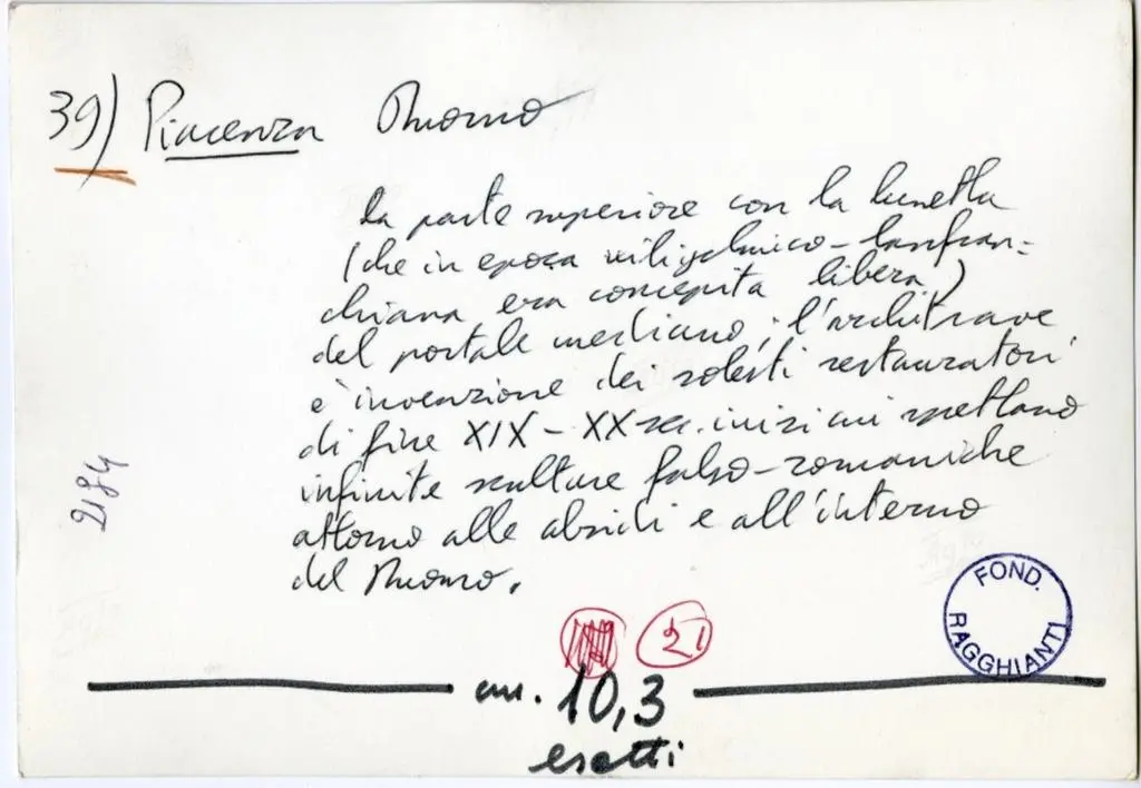 Anonimo , 39) Piacenza. Duomo. la parte superiore con la lunetta (che in epoca wiligelmico-lanfranchiana era concepita libera) del portale mediano