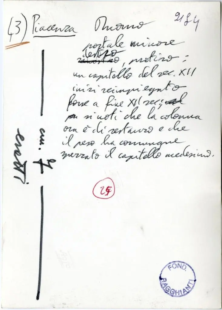 Anonimo , 43) Piacenza Duomo portale minore destro, protiro: un capitello del sec. XII inizi reimpiegato forse a fine XII sec.