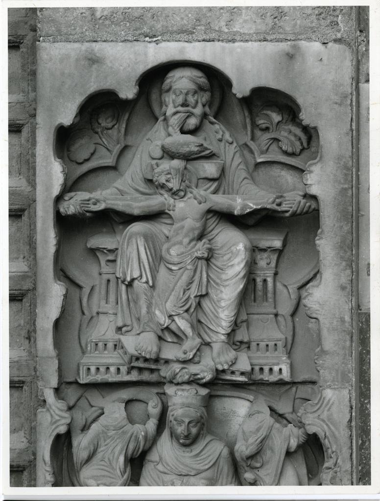 Università di Pisa. Dipartimento di Storia delle Arti , Genova - Duomo. Stipite destro porta Maggiore, la Trinità