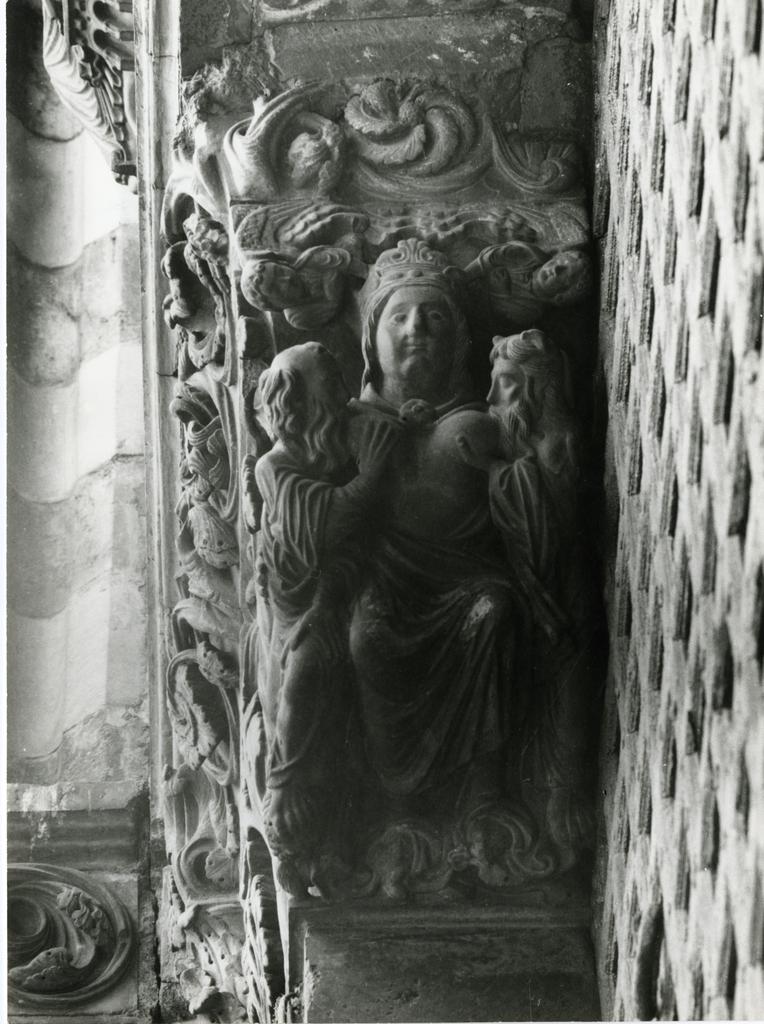 Università di Pisa. Dipartimento di Storia delle Arti , Mensole - Genova - Duomo - Faccia interna della mensola sinistra porta maggiore