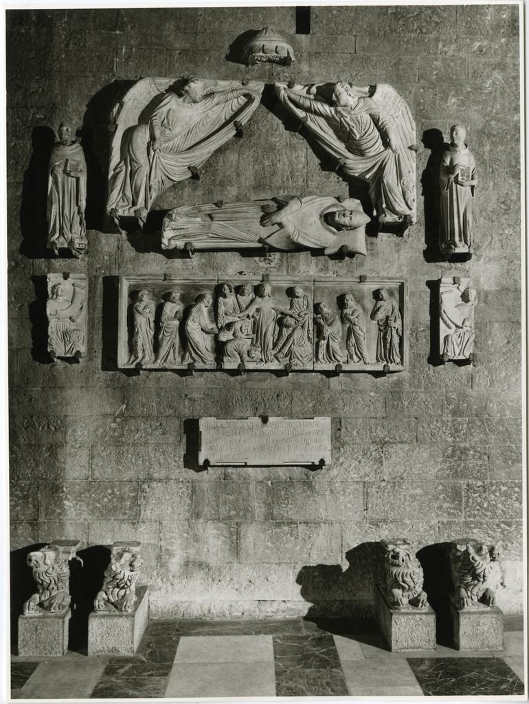 Bozano, Giacomo , Scultore pisano francisante, c. 1336-43: Monumento funebre del cardinale Luca Fieschi; Genova, Cattedrale di S. Lorenzo
