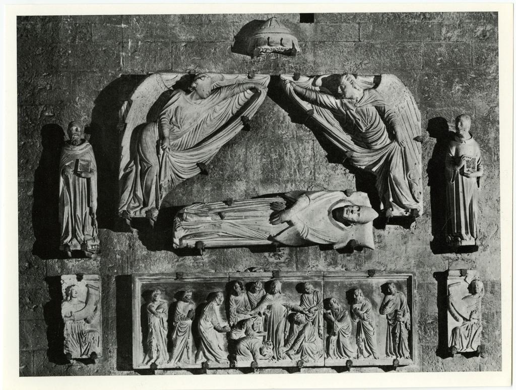 Bozano, Giacomo , Scultore pisano francisante, c. 1336-43: Monumento funebre del cardinale Luca Fieschi; Genova, Cattedrale di S. Lorenzo