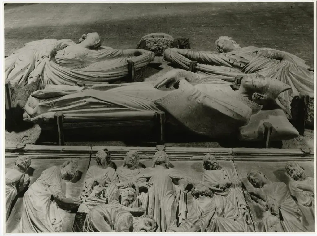 Bozano, Giacomo , Anonimo pisano francisante - sec. XIV - Ritratto funebre del cardinale Luca Fieschi; Angelo reggicortina; Cristo risorto mostra le sue piaghe agli apostoli