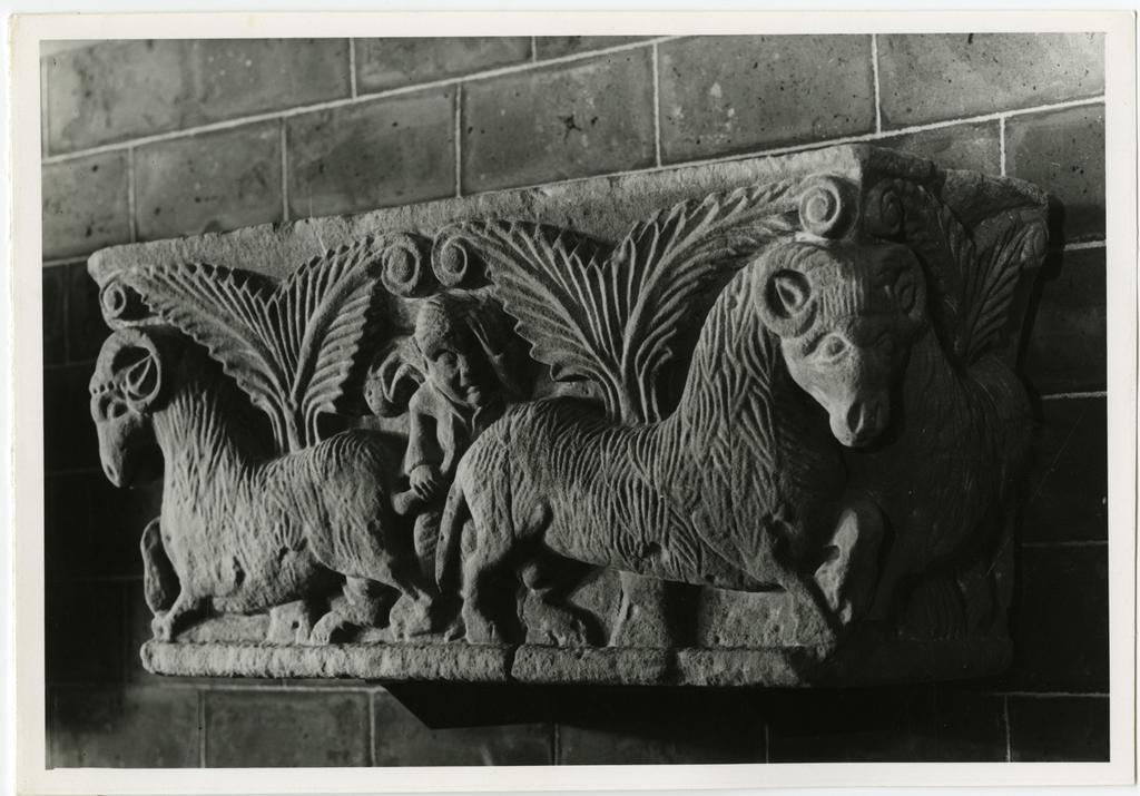 Anonimo lombardo sec. XI/ XII , Motivi decorativi vegetali e animali, Motivo decorativo con figure umane
