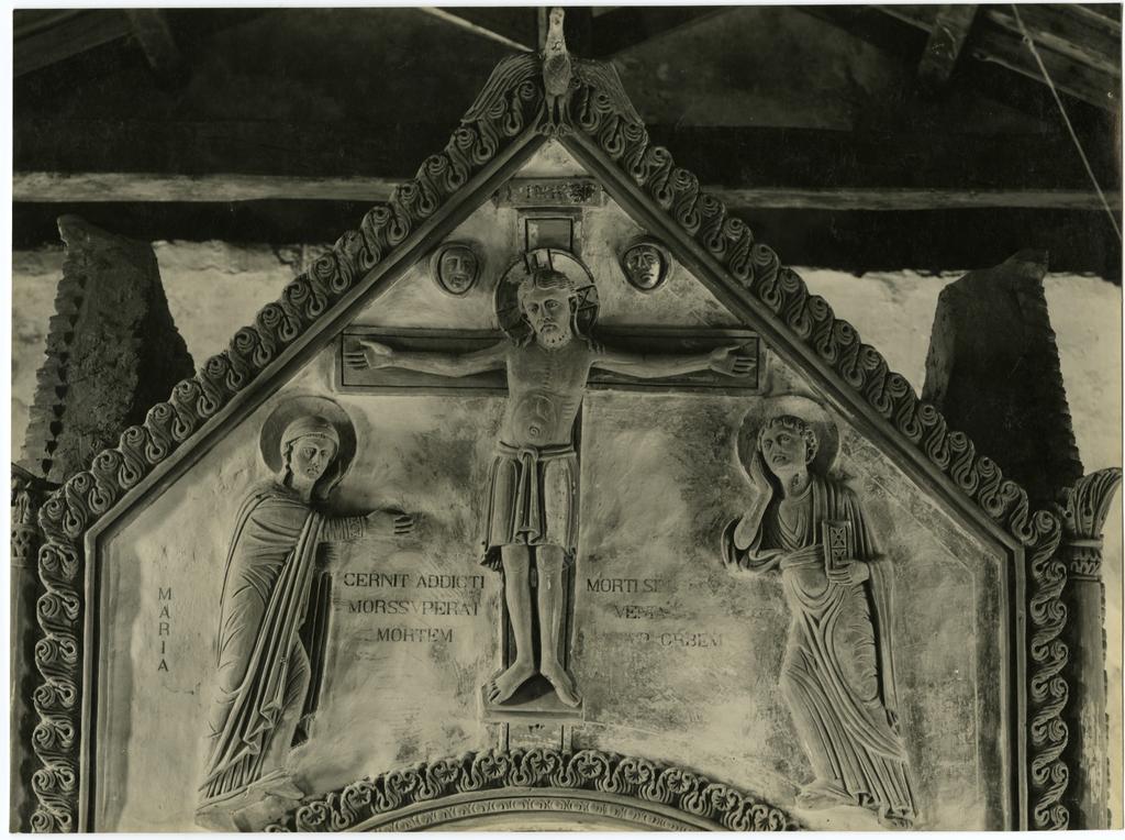 Anonimo , Anonimo lombardo - sec. XI - Cristo crocifisso con la Madonna addolorata, san Giovanni Evangelista