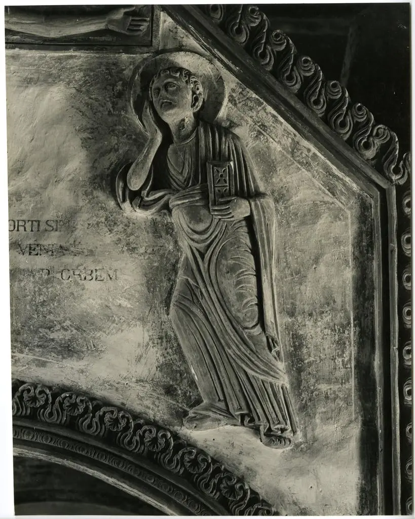 Anonimo , Anonimo lombardo - sec. XI - Crocifissione, particolare del san Giovanni Evangelista