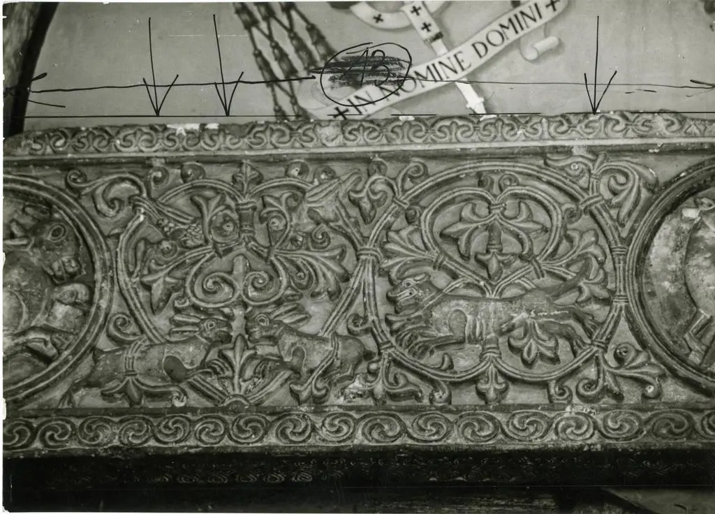 Foto Amoretti , Anonimo milanese - sec. XI - Motivi decorativi vegetali e animali