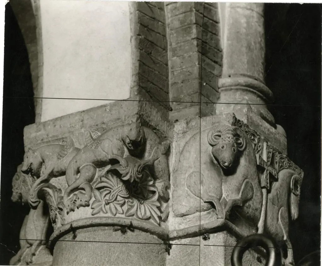 Anonimo milanese sec. XI , Motivi decorativi vegetali e animali