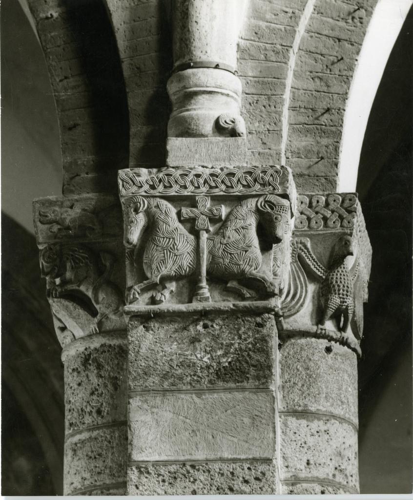 Anonimo milanese sec. XI , Motivi decorativi geometrici e animali